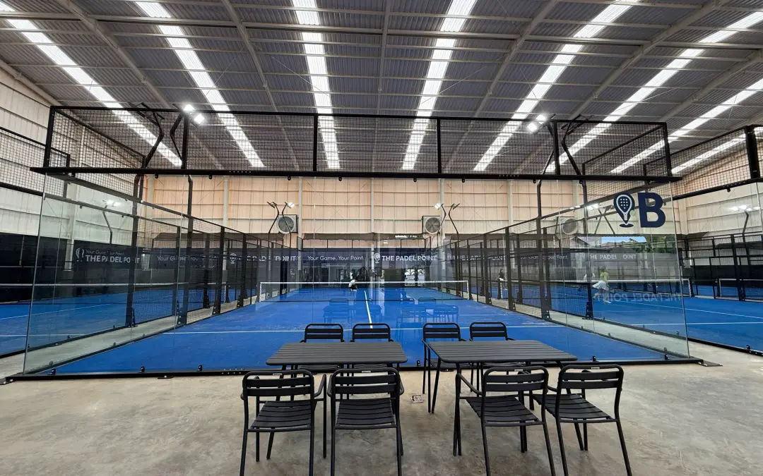 Tables beside the panoramic courts